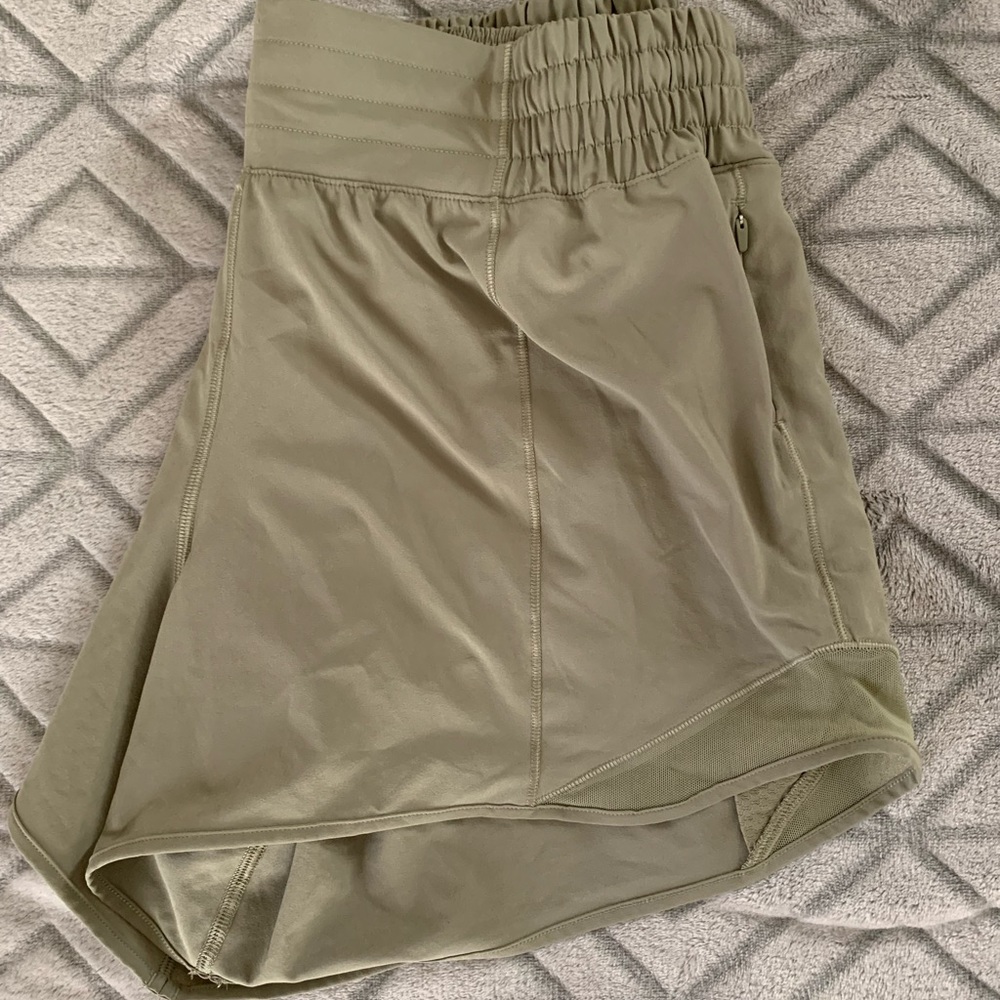 Lululemon Mid-rise short with mesh detail and zipper pocket, 4”